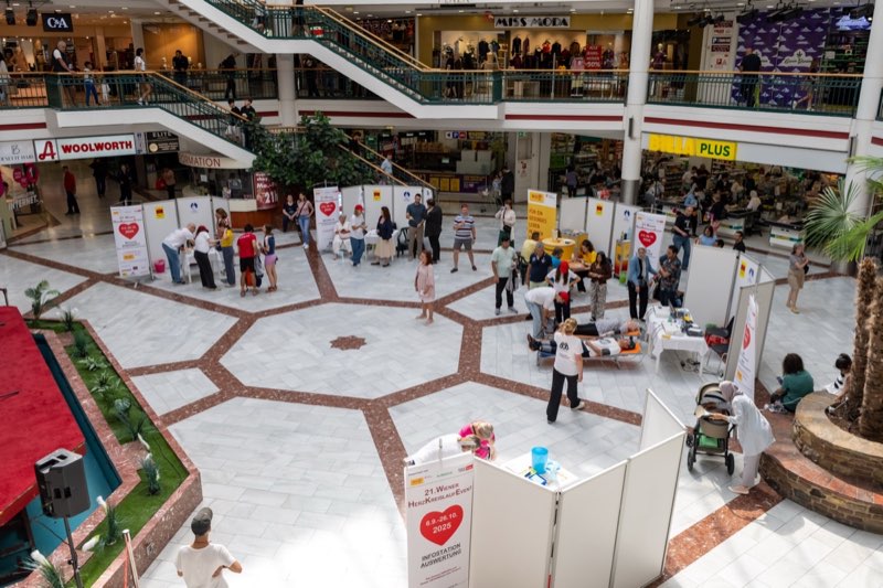 Movent.AI T-Shirt Präsentation auf der Bühne